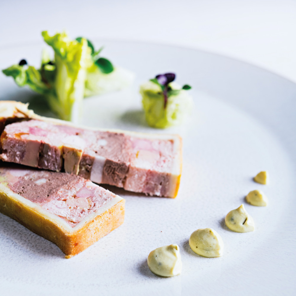 Pâté en croûte sucrine et crème de moutarde aux feuilles de